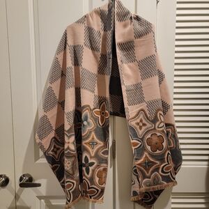 Geometric Patterned Shawl Scarf